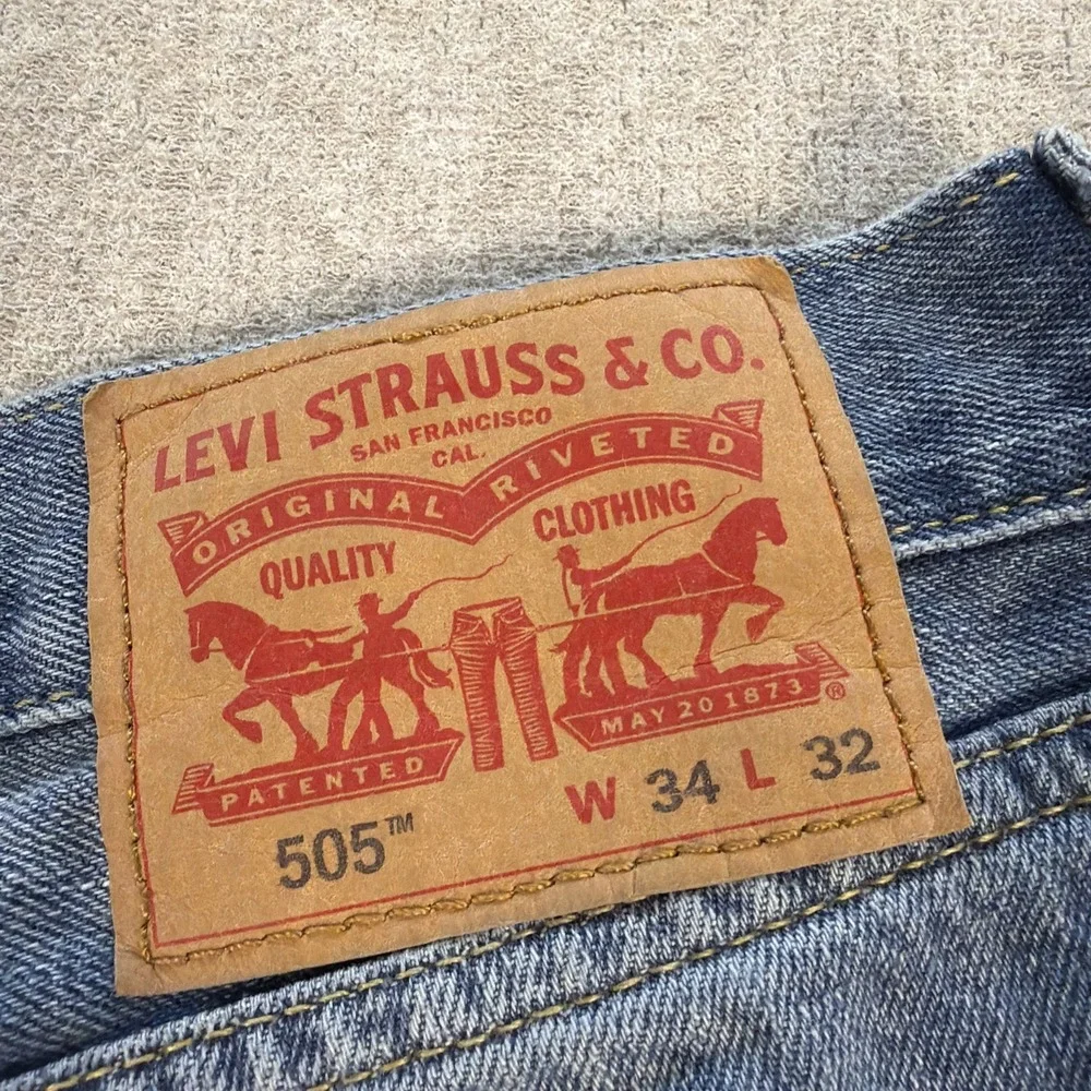 Levis 505 Jeans Mens 34x32 Denim Regular Fit Straight Leg Medium‎ Wash Stretch
